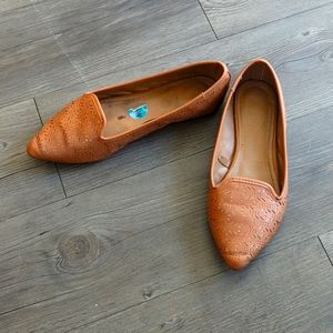 Tan flats
